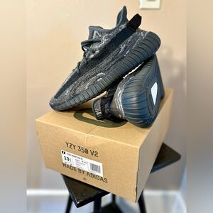 Yeezy 350 V2 Dark Salt Men’s 10.5